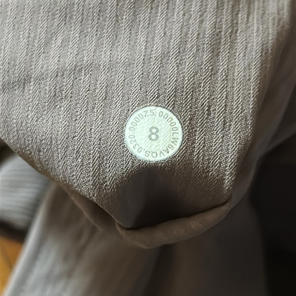 Lululemon sz 8 Dance Studio Crop *25" Lunar Rock, excellent condition like new - Picture 9 of 13